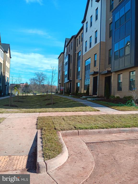 Building Photo - 4951 Longmire Wy