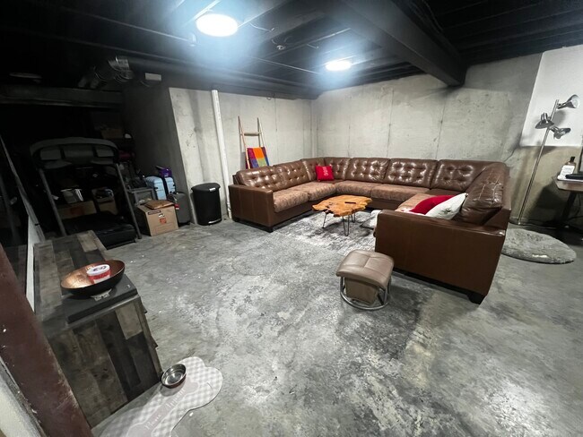Building Photo - 8825 Timber Creek Ln