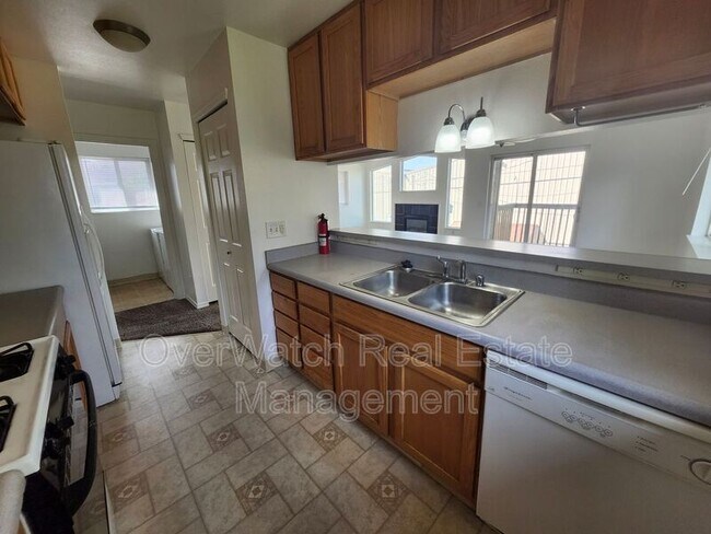 Building Photo - 705 Pearl Dr