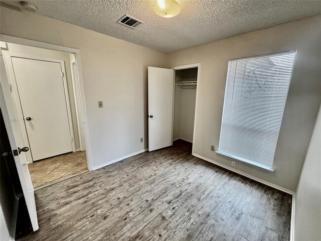 Building Photo - 9404 Teasdale Terrace