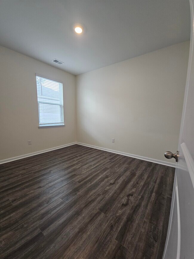 Building Photo - 304 Forestbrook Cove Cir