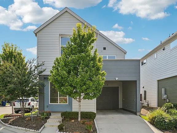 Building Photo - MOVE IN READY