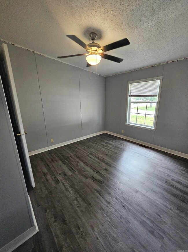 Building Photo - 3345 Confederate Dr