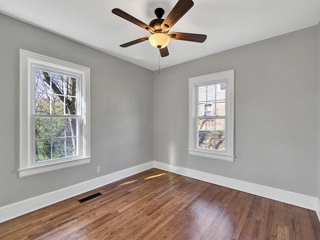 Building Photo - Charming 2 Bedroom Home with Fenced Yard in North Chattanooga!