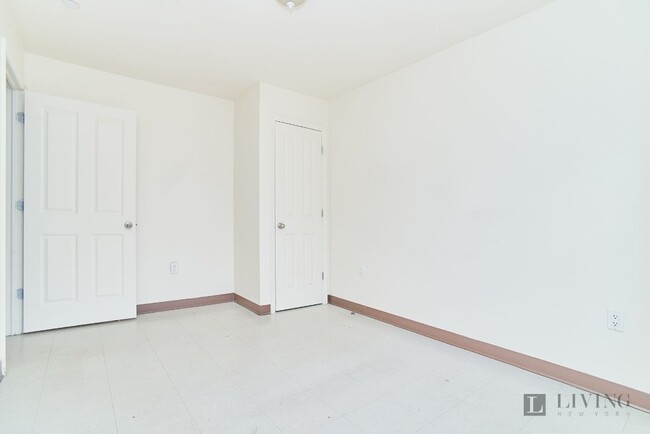 Building Photo - 2462 Belmont Ave