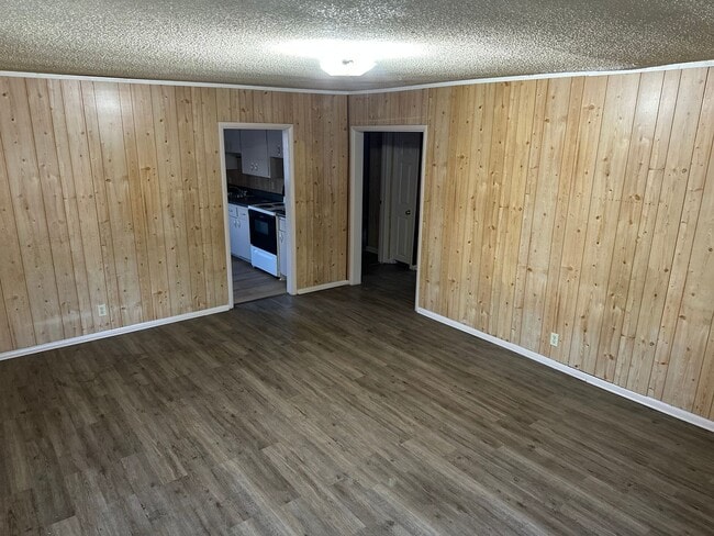 Building Photo - Available May 1st! 3-Bed, 1-Bath Home in Central Springdale!