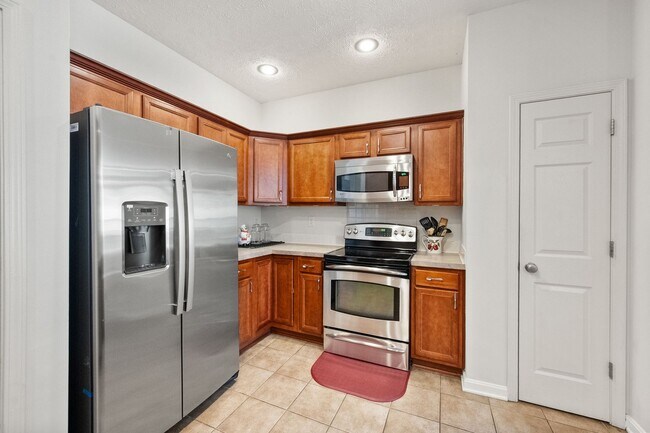 Building Photo - Gorgeous 3-bedroom, 2-bathroom ranch-style home