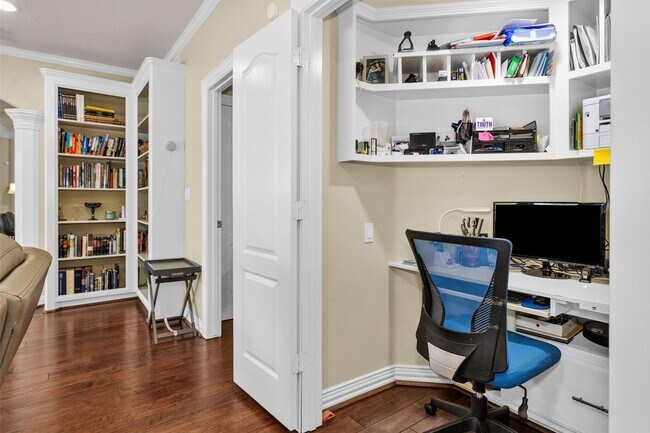 Building Photo - 1502 Wimbledon Dr