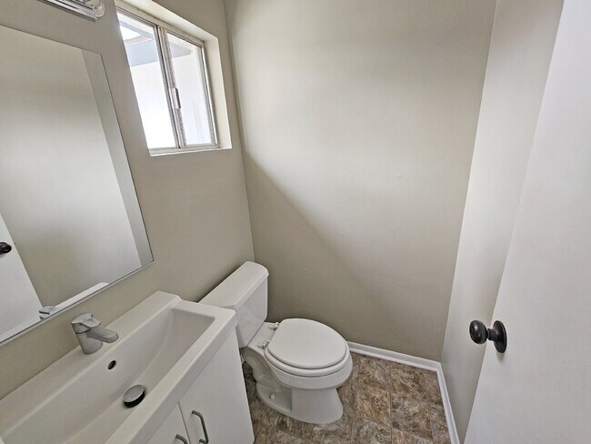 Building Photo - 6552 Valley Ave