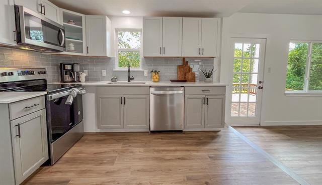 Building Photo - 309 Rosewood Dr