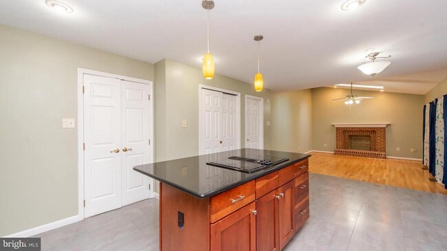 Building Photo - 3871 Woodville Ln