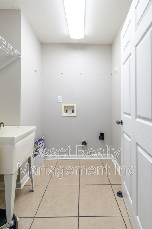 Building Photo - 4622 Ventura Dr