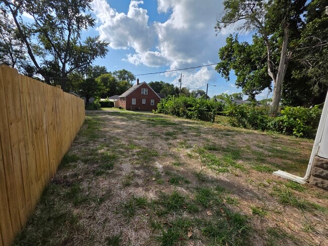 Building Photo - Updated 2 bedroom house for rent