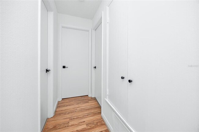 Building Photo - 501 E Bay Dr