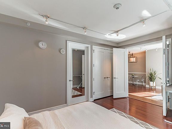 Building Photo - 1414 S Penn Square