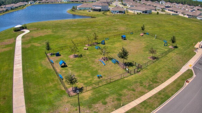 Building Photo - 130 Huesca Ct