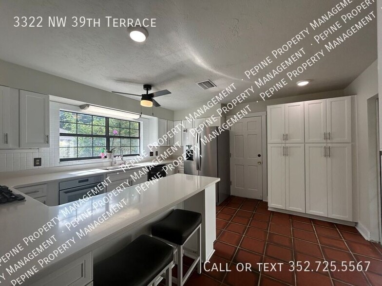 Building Photo - 3322 NW 39th Ter