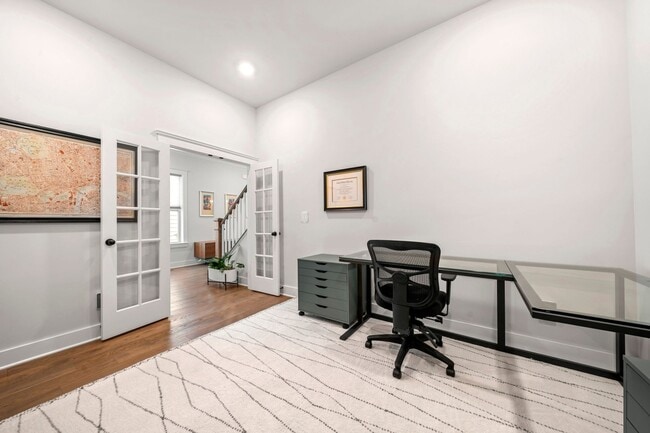 Building Photo - 2506 Lola Ave