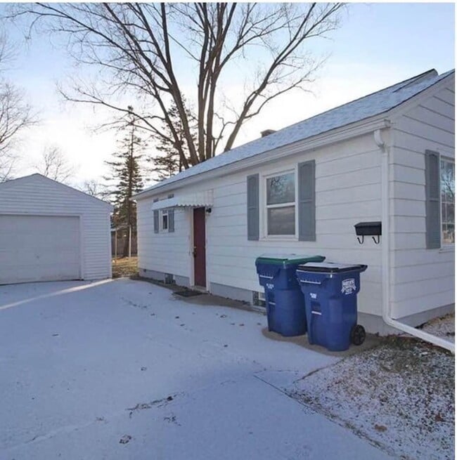 Primary Photo - 1203 Plumer St