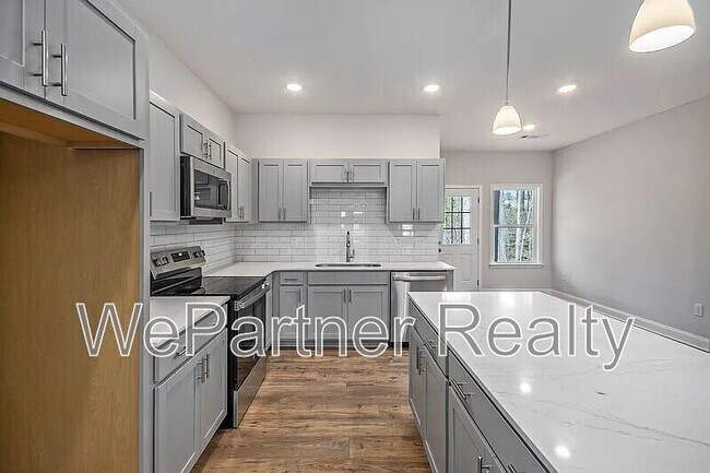 Building Photo - 100 Crest Pointe
