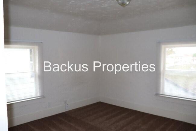 Building Photo - 210 Cypress Ave