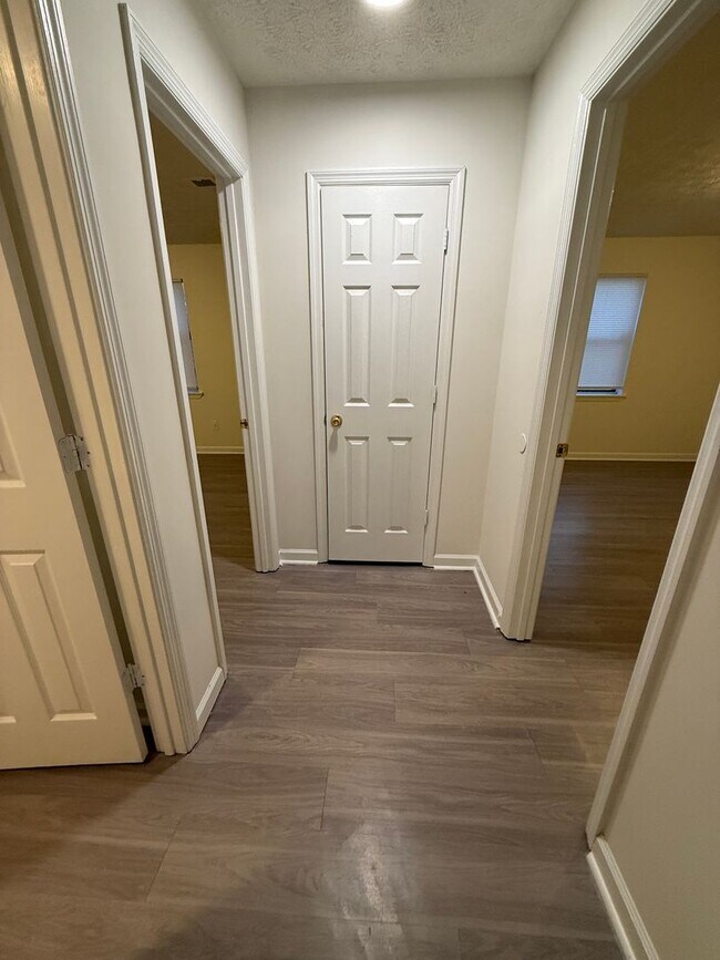 Building Photo - 1091/1093 Cantrell Ln