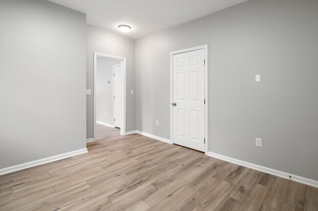 Building Photo - Updated Asheville Apartment