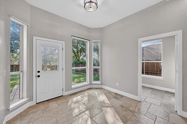 Building Photo - 3102 Southwood Dr