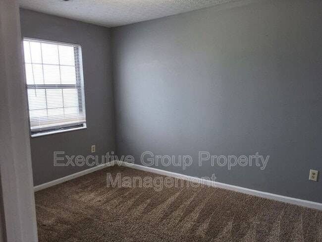 Building Photo - 1221 Clear Ridge Ln