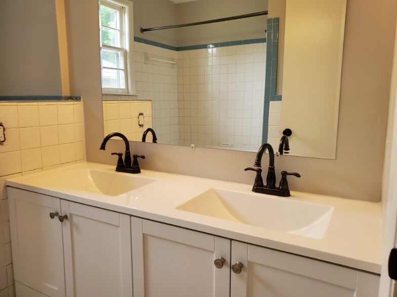 Building Photo - 3829 Crouch Dr