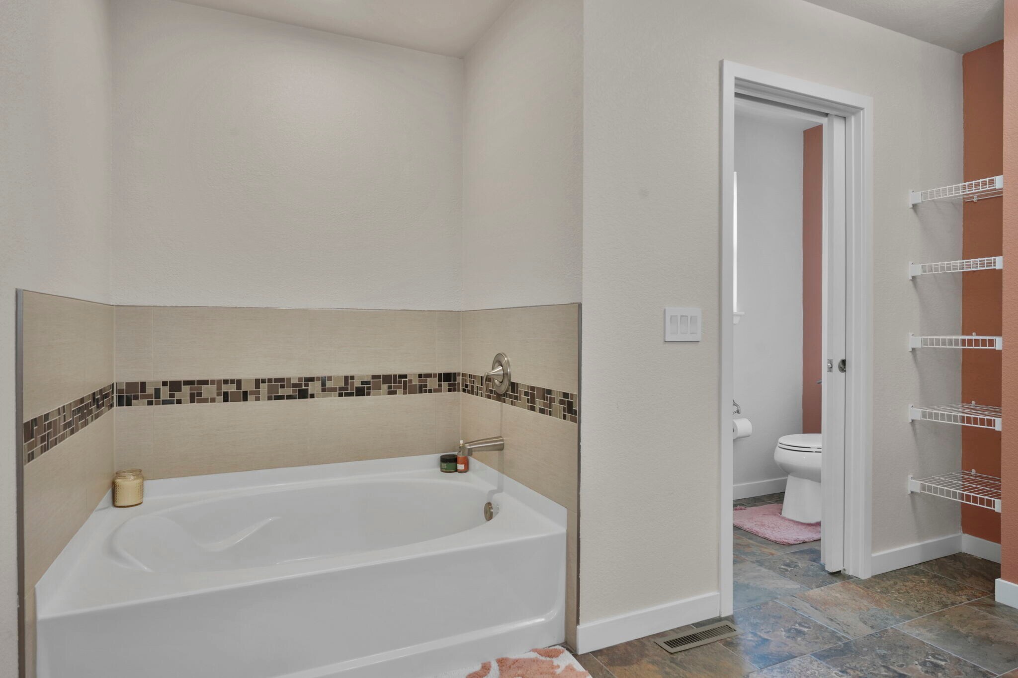 Master bath tub - 630 Big Stone Trl