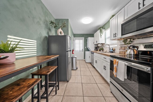 Building Photo - 738 Gabriel