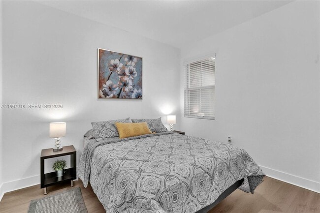 Building Photo - 142 SW 170th Ave