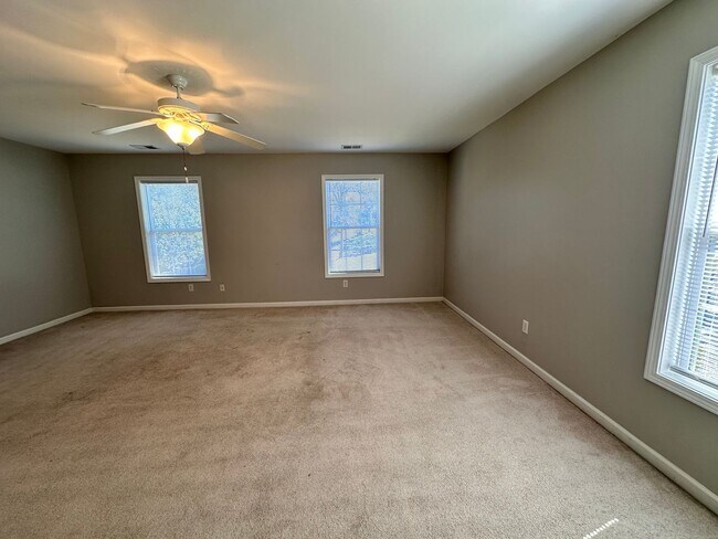 Building Photo - Exclusively Offered By Muse Realty Rentals...