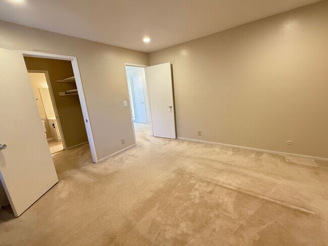Building Photo - 962 Kiely Blvd