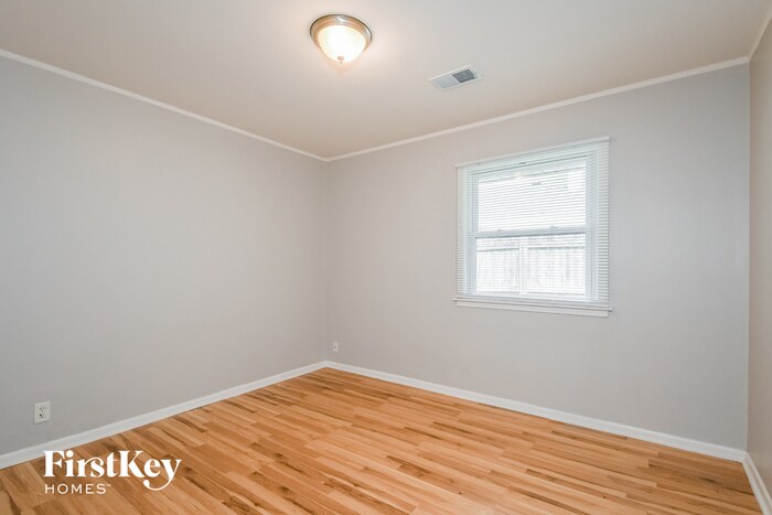 Building Photo - 1307 W Dellmar Ave