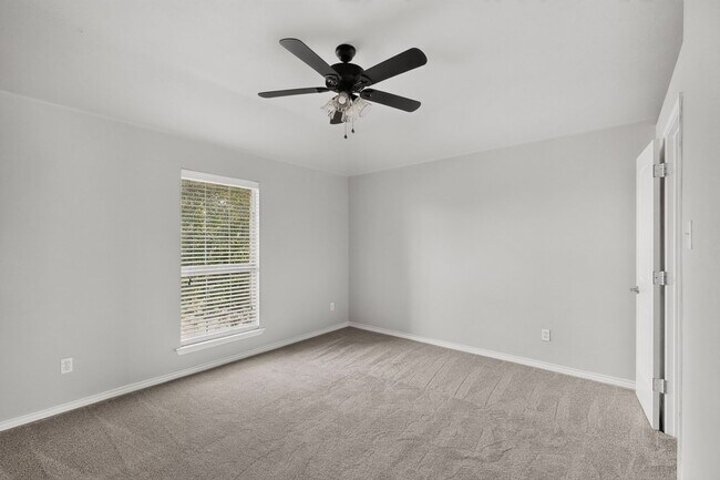 Building Photo - Spacious 4-Bedroom Home with Bonus Room and Large Backyard in Caruth Lake