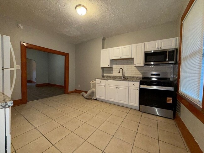 Building Photo - three Bedroom Home In Baltimore city