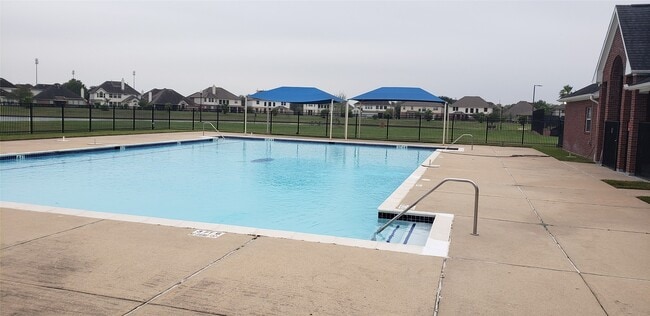 Building Photo - 2702 Golden Hills Ct