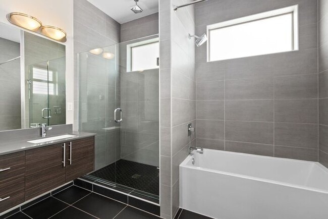 Building Photo - Air Conditioned Judkins Parkside Townhome ...