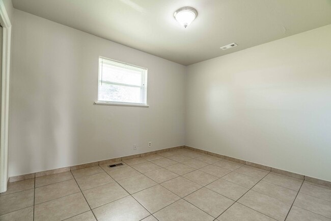Building Photo - Minutes from Downtown Emma!!! Cozy 2 bedro...