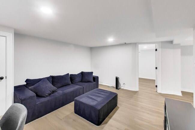 Building Photo - 408 S Maple St