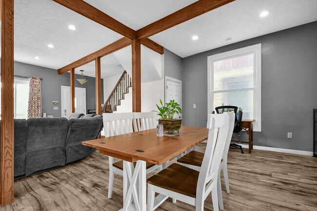 Building Photo - 1049 Fair Ave