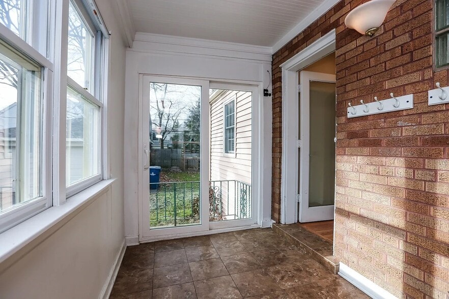 Building Photo - 226 S Prospect Ave