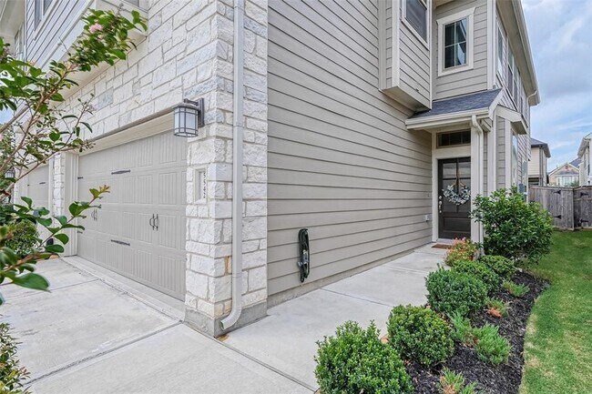 Building Photo - 5542 Sallow Bay Ln
