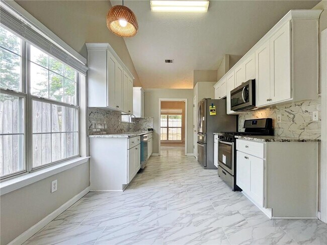 Building Photo - 1680 Racquet Club Cir NW