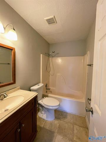 Building Photo - 5001-5007 7 Pine Cir