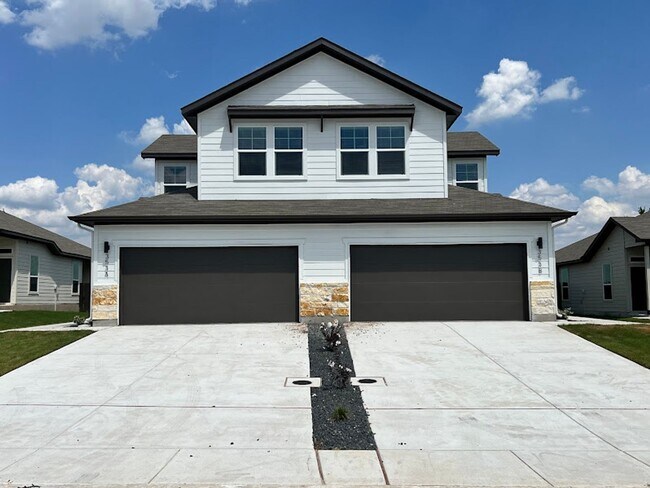 Building Photo - Luxury 4x3 Duplex in Buda, TX!