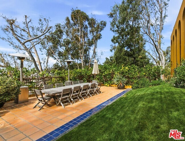 Building Photo - 6203 Temple Hill Dr