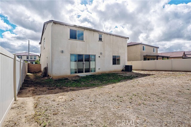 Building Photo - 574 Feeder St